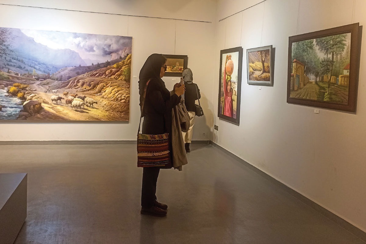 «برداشت‌های رنگی از طبیعت» در نگارخانه اشراق مشهد | تصویری از فضای آرام و الهام بخش طبیعت پاییزی