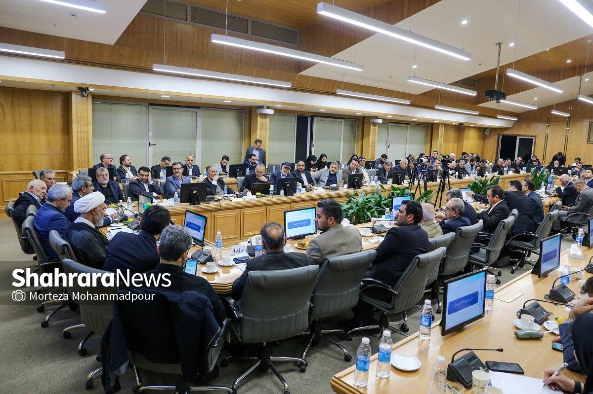 قانون مالیات بر ارزش افزوده به نفع شهرداری‌ها اصلاح می‌شود | روایت نشست پربار مسئولان اقتصادی کشور در اتاق بازرگانی مشهد