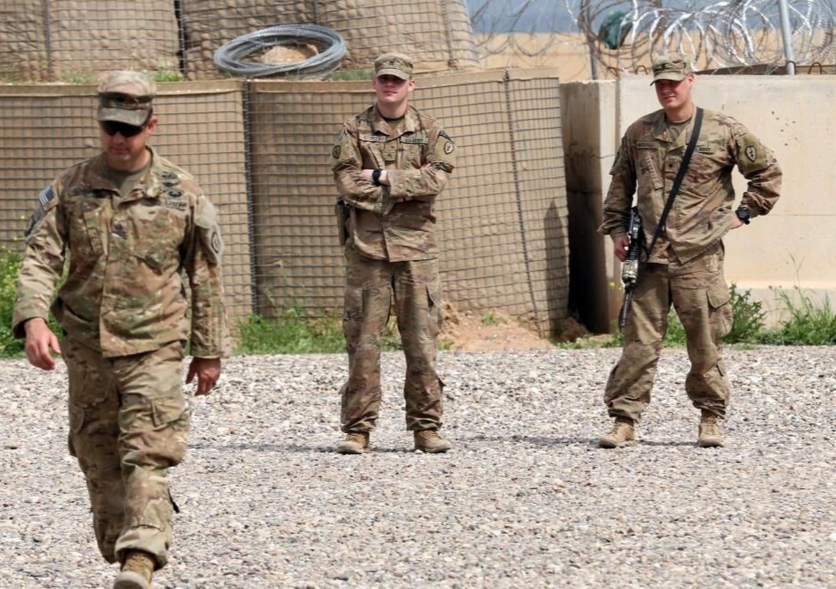 بسته مشکوک در پایگاه نظامی آمریکا چندین نظامی را راهی بیمارستان کرد (۱۶ آبان ۱۴۰۴)