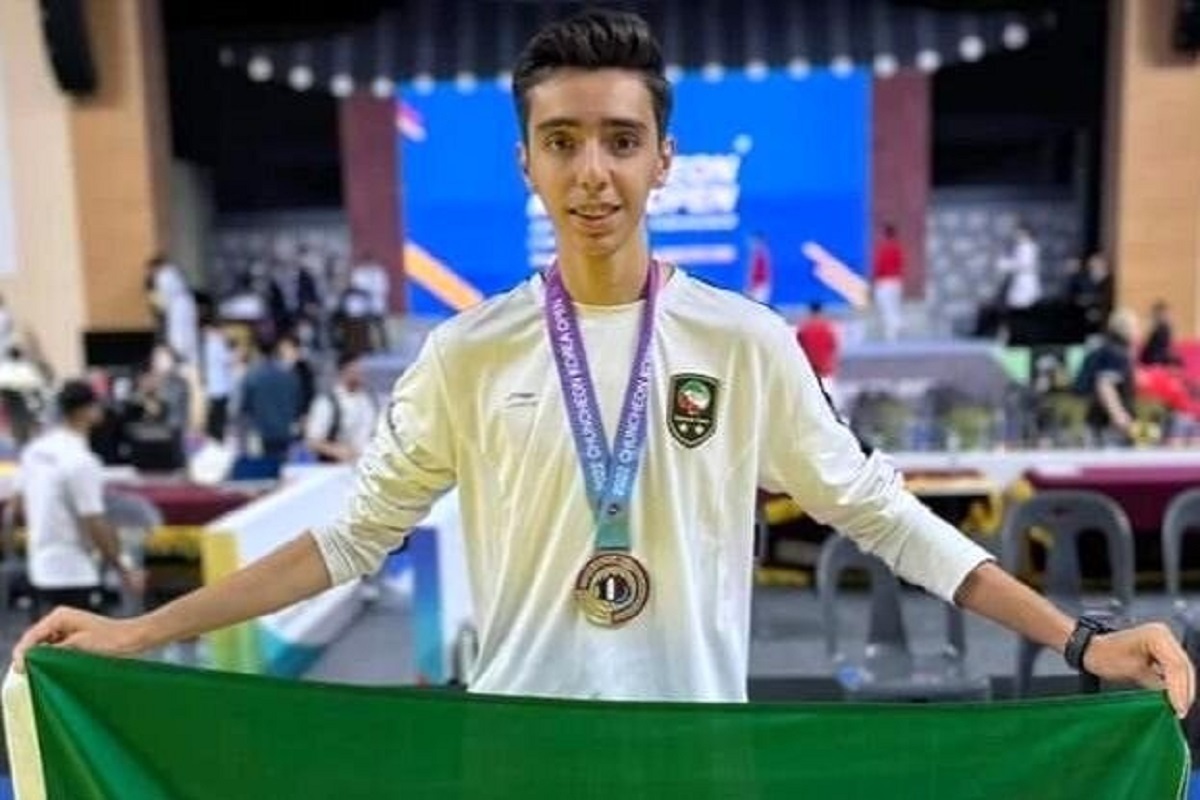 نایب‌قهرمان تکواندوی جهان مدال خود را به مادر دو شهید فاطمیون اهدا کرد + فیلم