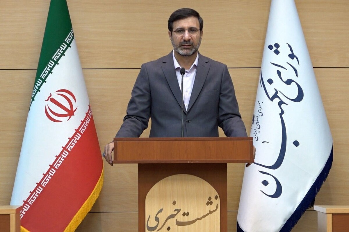 سخنگوی شورای نگهبان گفت: لایحه حذف ۴ صفر از پول ملی کشور و لایحه حمایت از ایرانیان خارج از کشور پس از رفع ایرادات از سوی نمایندگان مجلس در بررسی‌های انجام شده در شورا مغایر شرع و قانون اساسی شناخته نشد و تأیید شد.