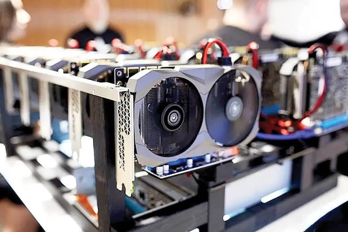 مجری طرح نظارت، ساماندهی و استخراج رمزدارایی شرکت توانیر، با بیان اینکه در جریان مقابله با استخراج غیرمجاز رمز ارز گزارشی در خصوص استخراج غیرمجاز رمز ارز در مراکز دولتی یا نظامی وجود نداشته است، از فعالیت ۱۳ میلیون ایرانی در حوزه استخراج غیرمجاز رمز ارز خبر داد و گفت که هر ماینر به‌طور متوسط ماهانه برق حدود ۱۰ واحد مسکونی را مصرف می‌کند.