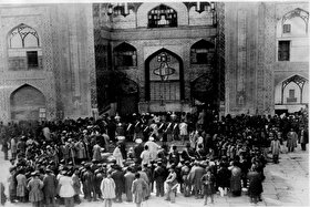 آیین‌های حرم امام‌رضا(ع) | آستان‌بوسی؛ نمادی از عشق، ادب و پیوند زائر با امام رئوف