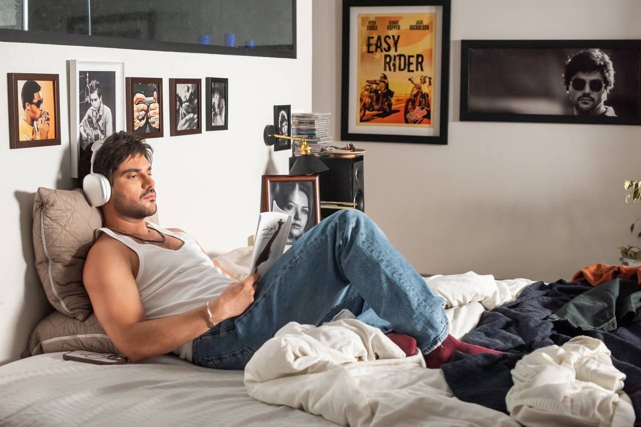 چهره متفاوت «سینا مهراد» در سریال «بدنام» چهره متفاوت «سینا مهراد» در سریال «بدنام»