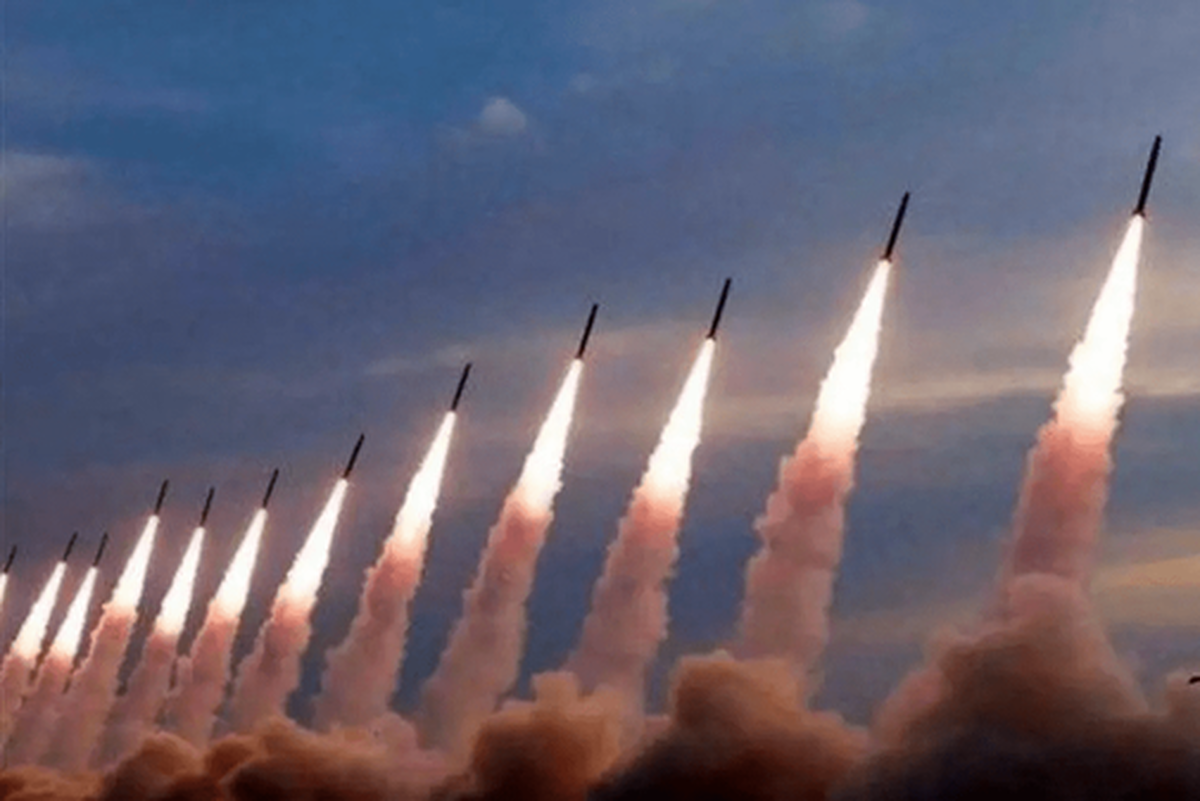 نیویورک‌تایمز: ایران در جنگ بعدی ۲۰۰۰ موشک را همزمان شلیک می‌کند