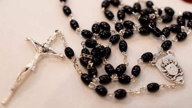 اهدای تسبیح متبرک به رابرت دنیرو! + عکس