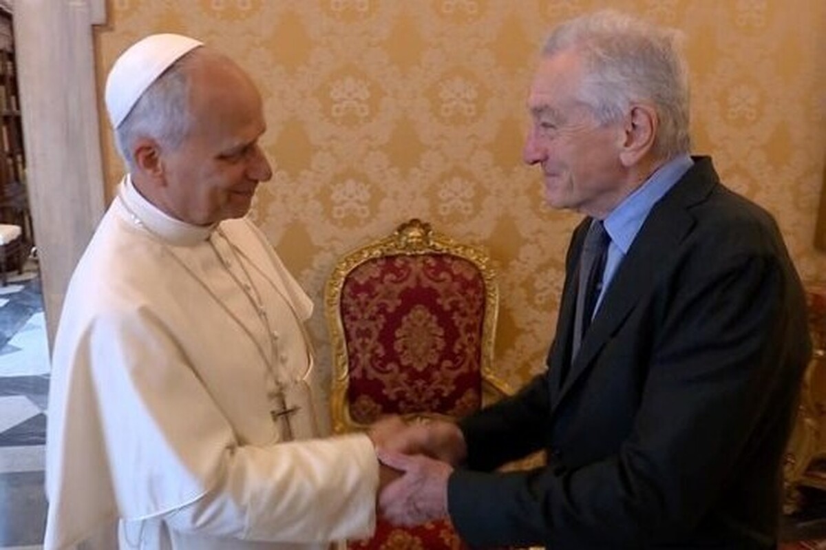 اهدای تسبیح متبرک به رابرت دنیرو! + عکس