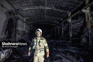 گزارش تصویری | وقوع آتش‌سوزی گسترده در یک کارگاه چوب و تولید مبلمان در مشهد