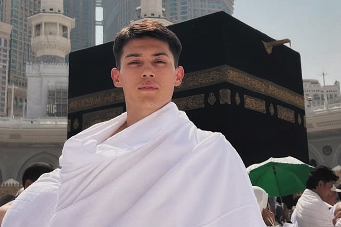 عکس‌هایی از بازیکنان تیم ملی فوتسال افغانستان در کعبه