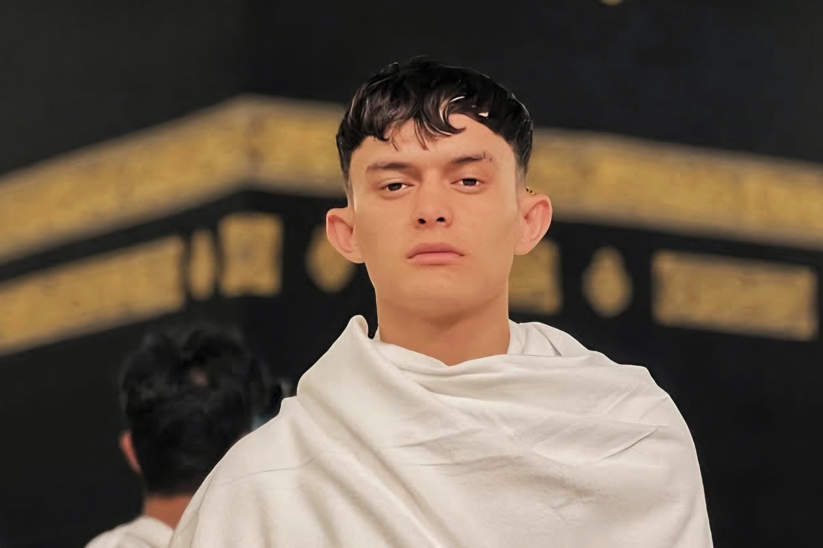 عکس‌هایی از بازیکنان تیم ملی فوتسال افغانستان در کعبه