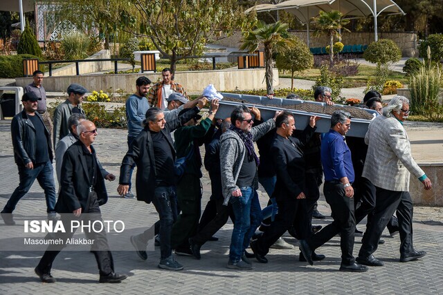 مراسم تشییع و خاکسپاری پیکر همایون ارشادی، بازیگر مطرح سینما + عکس و فیلم مراسم تشییع و خاکسپاری پیکر همایون ارشادی، بازیگر مطرح سینما + عکس و فیلم