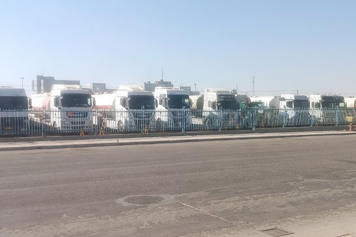 معاون استاندار: حل مشکل ۷۳۶ تانکر سوخت متوقف‌شده در افغانستان در دست پیگیری است