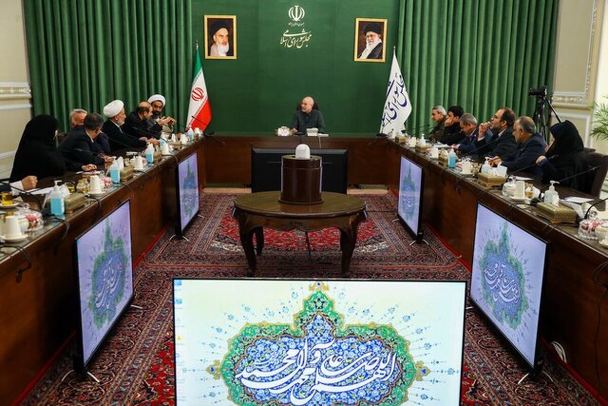 رئیس مجلس شورای اسلامی که به مناسبت سالروز تشییع تاریخی ۳۷۰ شهید توسط مردم اصفهان در جمع اعضای مجمع نمایندگان این استان سخن گفت، تاکید کرد: امروز ما نسبت به مسئولیت خود باید پاسخگو باشیم و باید به مساله بحران آب نگاه ملی و مسئولانه داشته باشیم.