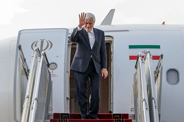 عارف، تهران را به مقصد مسکو ترک کرد (۲۶ آبان ۱۴۰۴)