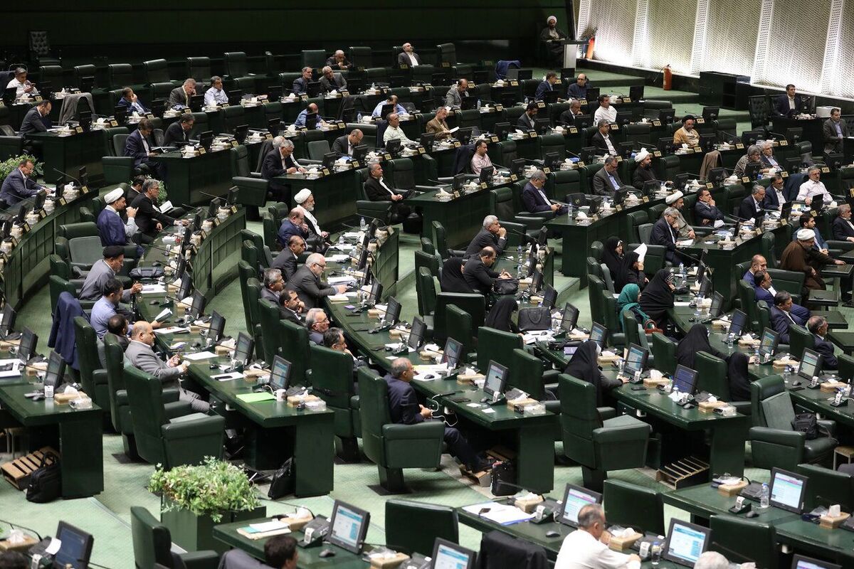 جزئیات بررسی «به‌کارگیری بازنشستگان» و «قانون بیمه رانندگان» در مجلس