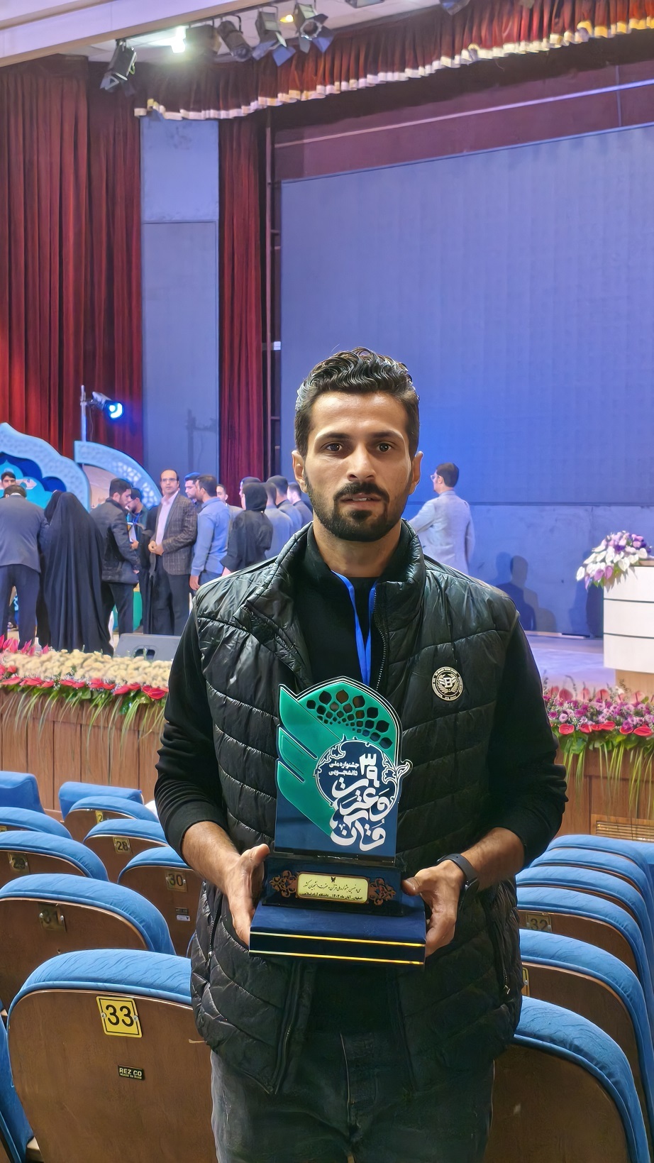 مسیر هنری خوشنویس جوان مشهدی، از یک علاقه کودکانه تا موفقیت در جشنوارههای ملی قرآنی مسیر هنری خوشنویس جوان مشهدی، از یک علاقه کودکانه تا موفقیت در جشنوارههای ملی قرآنی