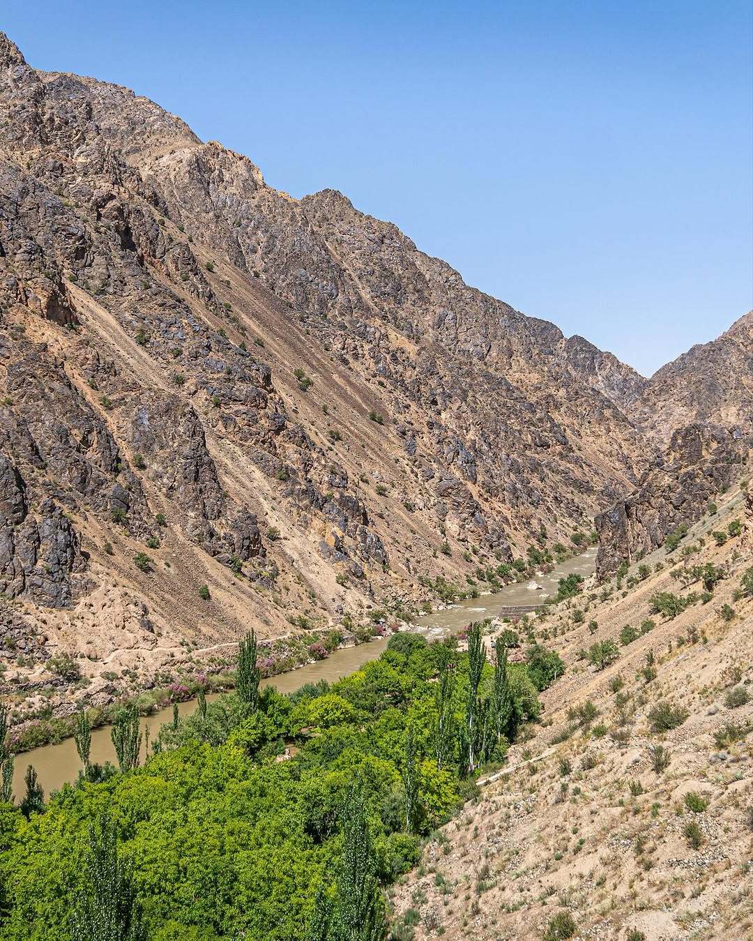 عکس‌هایی جدید از آخرین وضعیت منار جام در غور