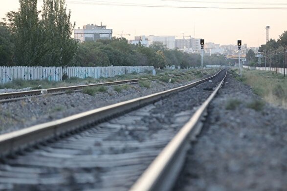 مذاکره با چین برای اتصال ریلی به اروپا با قطار برقی سرخس - چشمه‌ثریا انجام شد