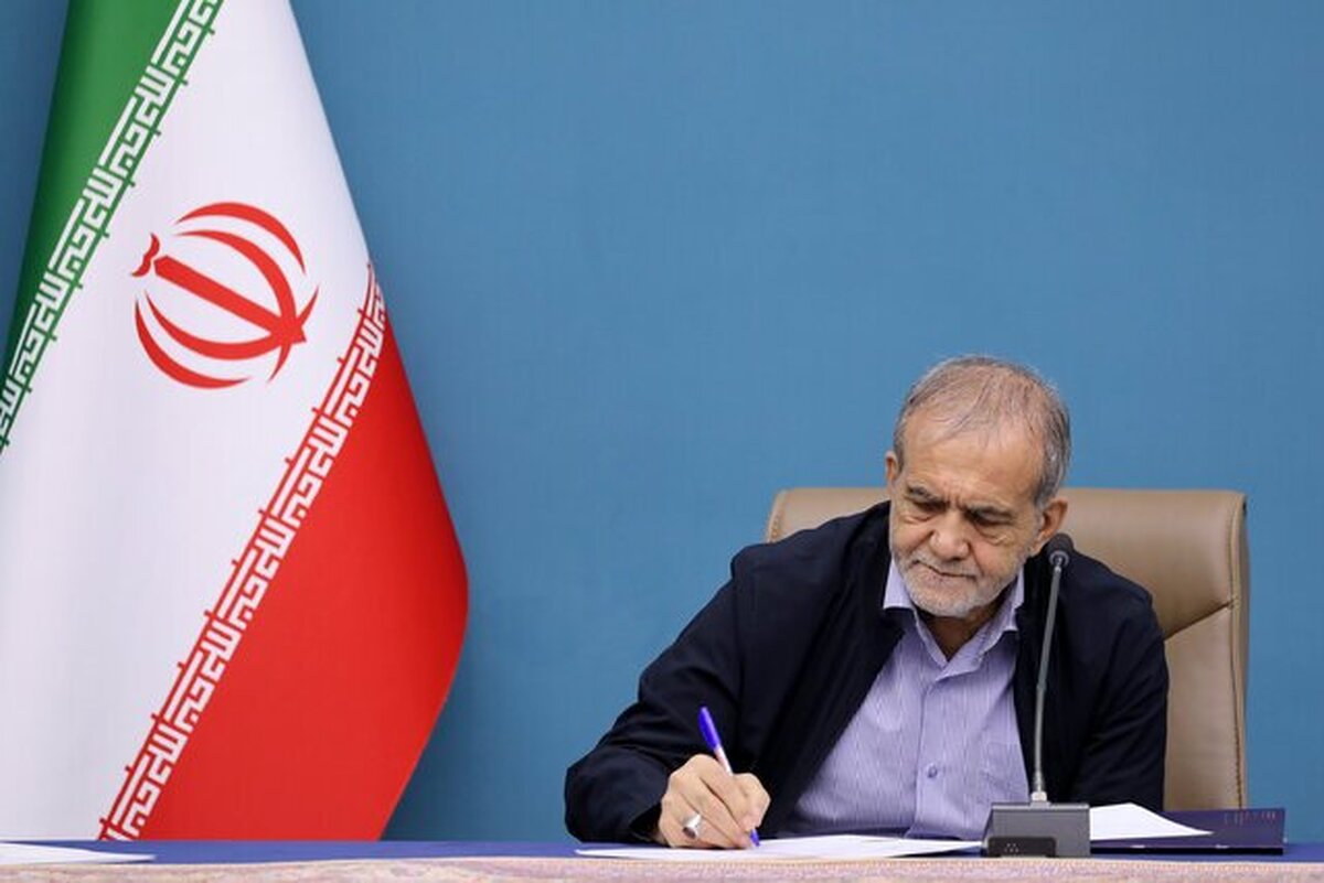 پزشکیان: کتاب ما را از روزمرگی به سمت زنده بودن سوق می‌دهد