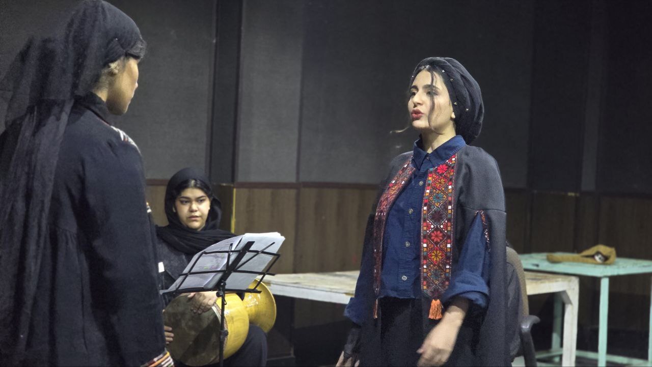 «نقل زنان سوخته» در سی و پنجمین جشنواره تئاتر خراسان رضوی | روایت کارگردان مشهدی از رنج‌های زنانه