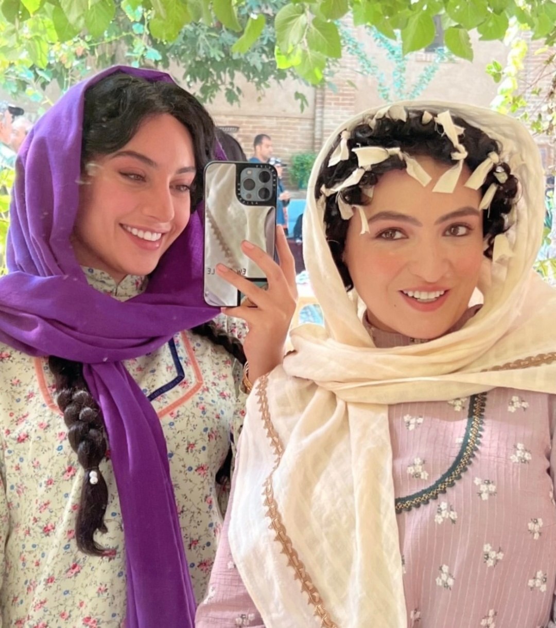 گلاره عباسی و ترلان پروانه در پشت صحنه سریال بامداد خمار + عکس گلاره عباسی و ترلان پروانه در پشت صحنه سریال بامداد خمار + عکس