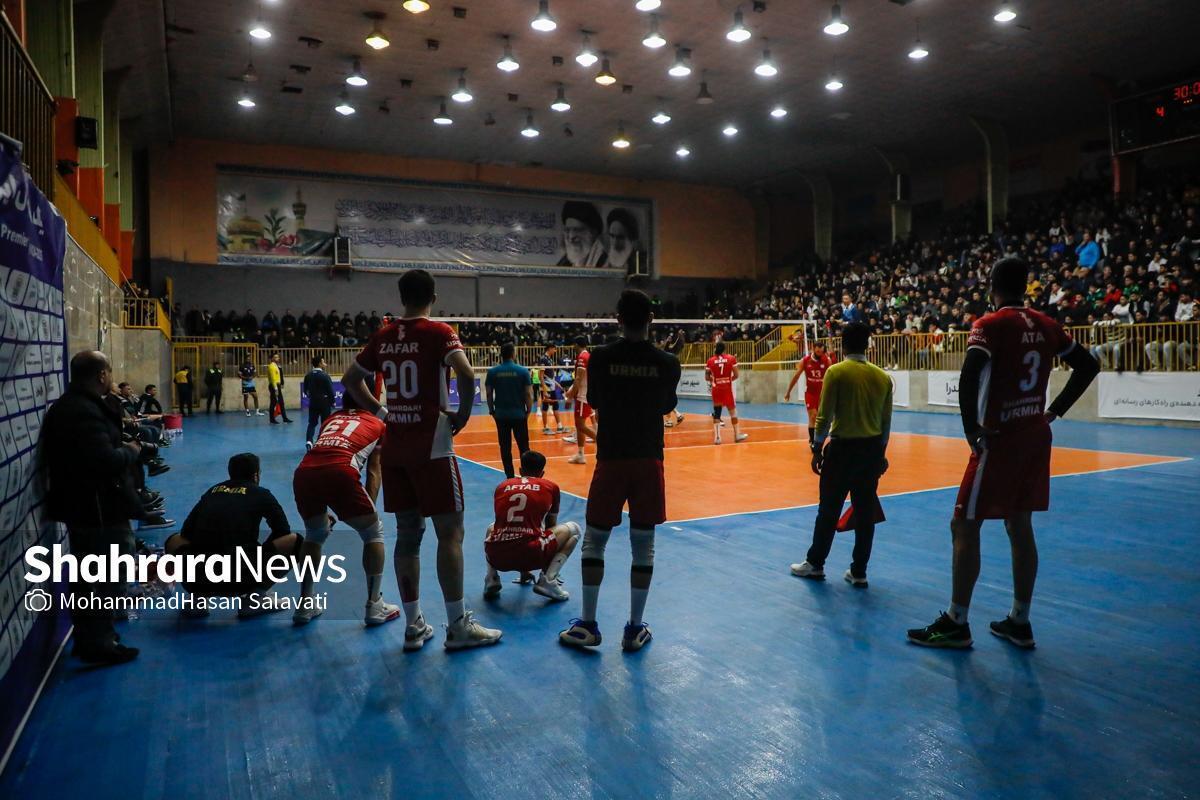 ۱۱ نفر به‌جای یک تیم!