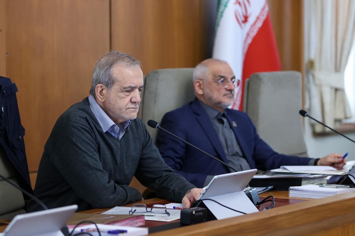 رئیس جمهور در جلسه هیئت دولت: مبنای دریافت حقوق، پست و مقام نیست | پروژه جدیدی در کشور آغاز نخواهد شد