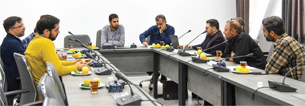 گزارشی از میزگرد نقد و بررسی نمایش «هیولاکش» از منظر ادبی | شاهنامه، هویت ایرانی و چالش های اقتباس