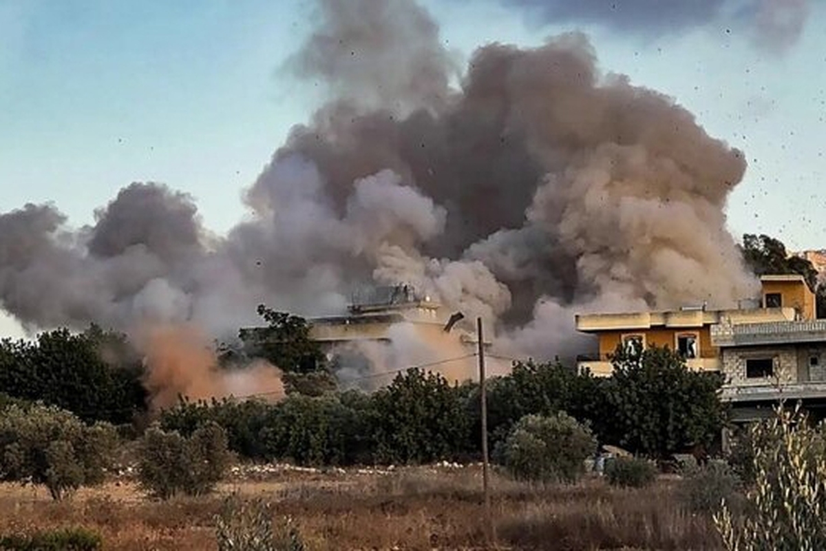 تصاویر و تحلیل کارشناسان نشان می‌دهد رژیم صهیونیستی در جنگ اخیر لبنان از دو نوع بمب خوشه‌ای جدید و ممنوعه استفاده کرده است؛ سلاح‌هایی غیرقابل‌کنترل که دهه‌ها غیرنظامی را می‌کشند و نقض جدی اصول انسان‌دوستانه محسوب می‌شوند.