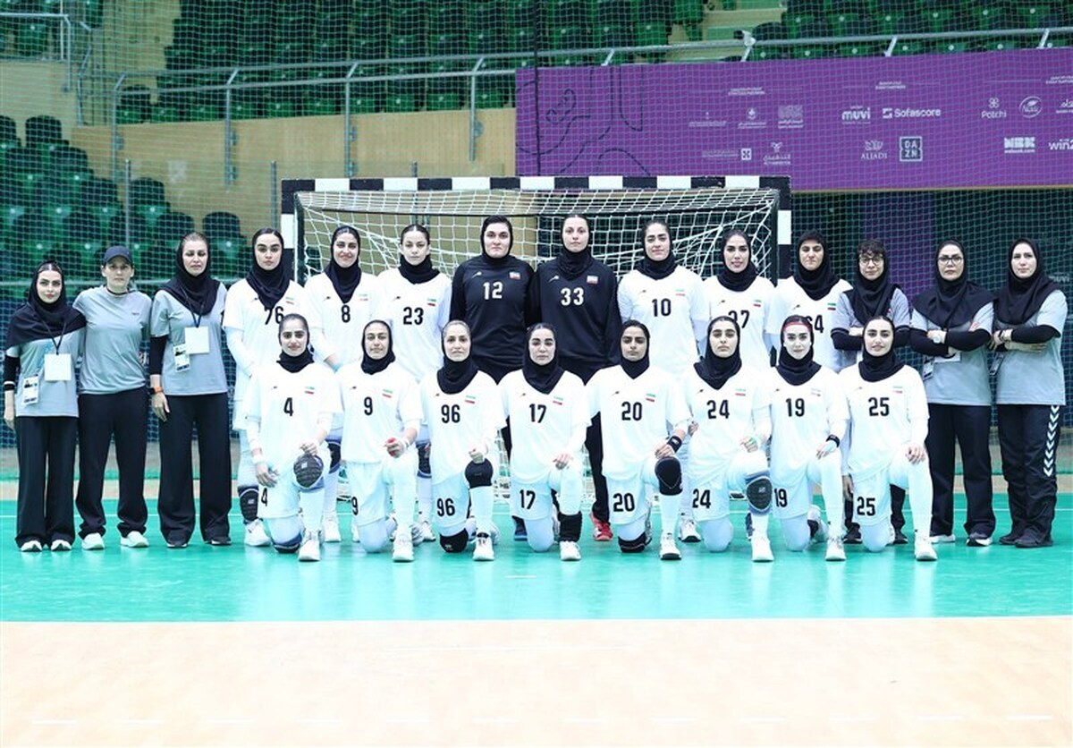 مدال برنز بر گردن بانوان هندبالیست ایران