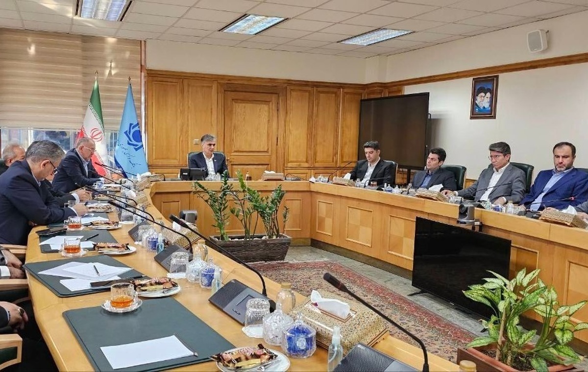 تشکیل اولین جلسه تعیین تکلیف داراییهای بانک آینده | رئیس بانک مرکزی: فروش داراییهای بانک سابق آینده در اولویت صندوق سپردهها است