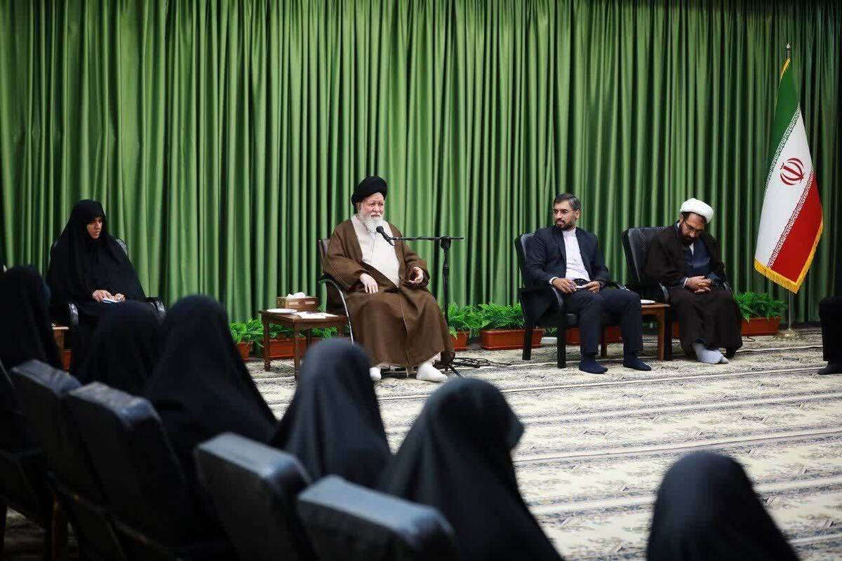 آیت الله علم الهدی مطرح کرد: ضرورت مدیریت هوشمندانه جریان وفاق و مطالبهگر در دانشگاه | نقش زنان در سه الگوی کلی؛ عفت - حجاب، مشارکت اجتماعی و تربیت نسل جدید