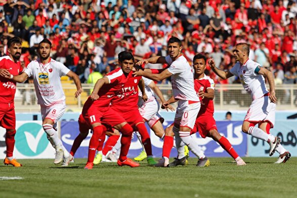پرسپولیس تا نیم فصل بازیکن نمی‌گیرد