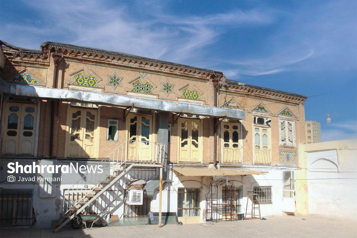 توسعه سریع و نامتوازن پروژههای شهری، سوداگری زمین و مستغلات، آلودگی شدید هوا، افزایش ریزگردها و بی توجهی شهروندان به بناهای تاریخی، از مهمترین عواملی هستند که آثار تاریخی را با سرعت زیادی به سوی تخریب پیش میبرند.