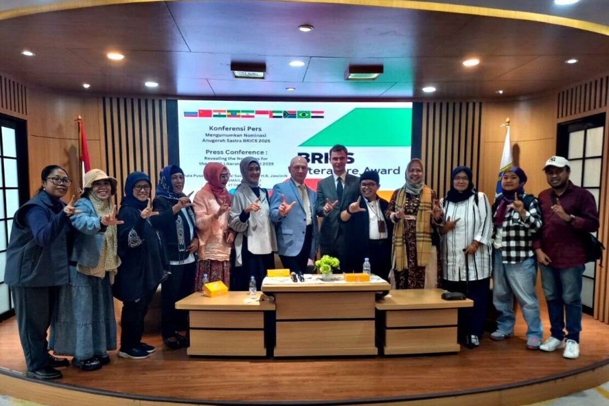 نویسنده ایرانی در میان فهرست نهایی جایزه ادبی بریکس ۲۰۲۵ قرار گرفت؛ جایزهای که در مرکز اسناد ادبی «اچ. بی. جاسین» در جاکارتا اعلام شد و هدف آن تقویت همکاری فرهنگی میان کشورهای عضو بریکس است.
