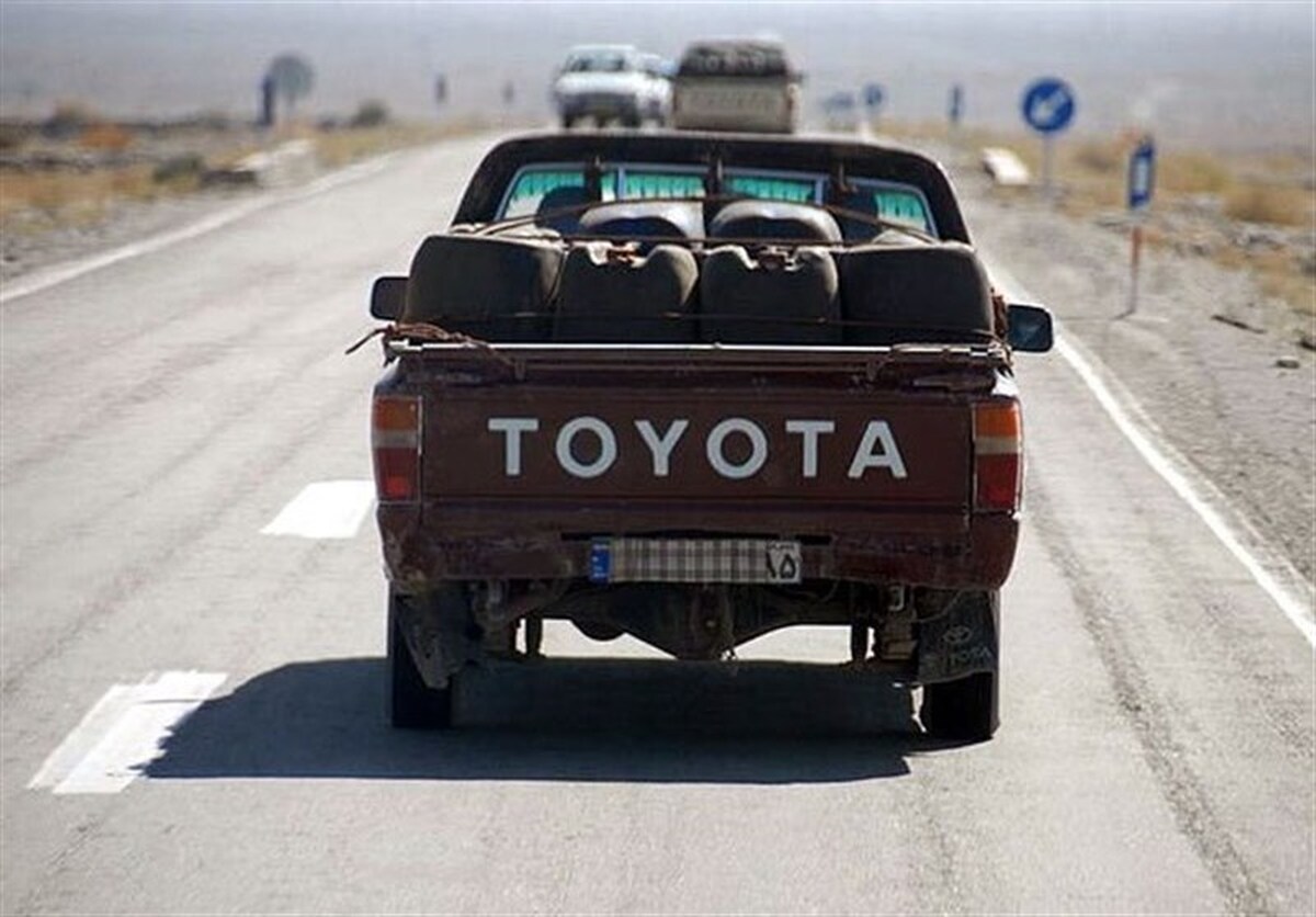 نماینده مردم چابهار در مجلس: برخورد با قاچاقچیان بزرگ سوخت بهجای سوختبران جزء، اولویت بیشتری دارد