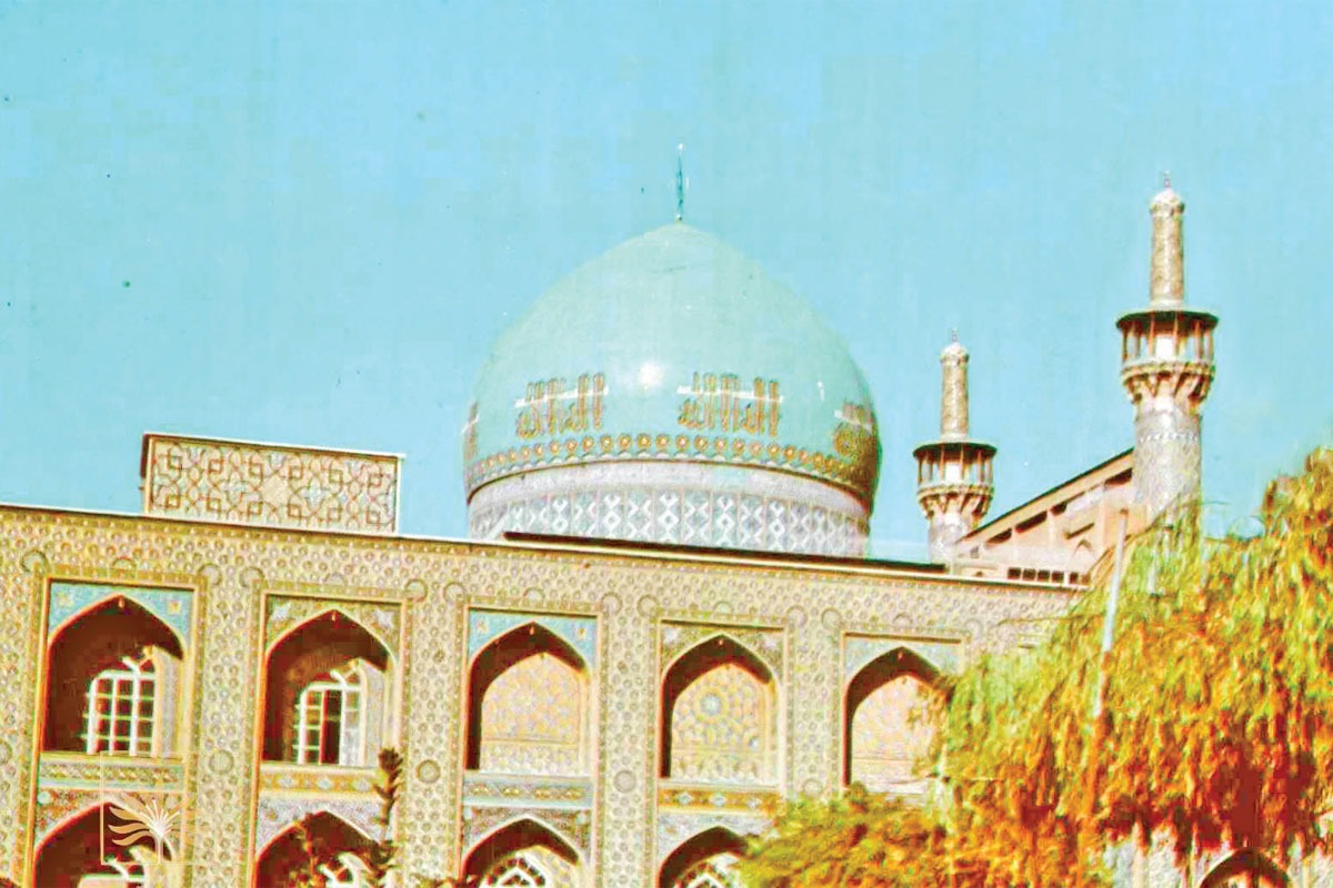 پاییز سال ۶۲۱ قمری بود که بالاخره انتظارها به سر رسید و نخستین مسجدجامع شهر مشهد افتتاح شد؛ مسجدی با بیش از ۹هزار و۴۰۰ مترمربع مساحت که نخستین اَبَرپروژه ساختمانی تاریخ این شهر به حساب میآمد.