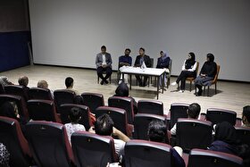 «در آغوش ایران» فرصتی برای اکران تولیدات سینمایی | نشست صمیمانه فیلم‌سازان جوان مشهدی با منیر قیدی، کارگردان سینما + فیلم