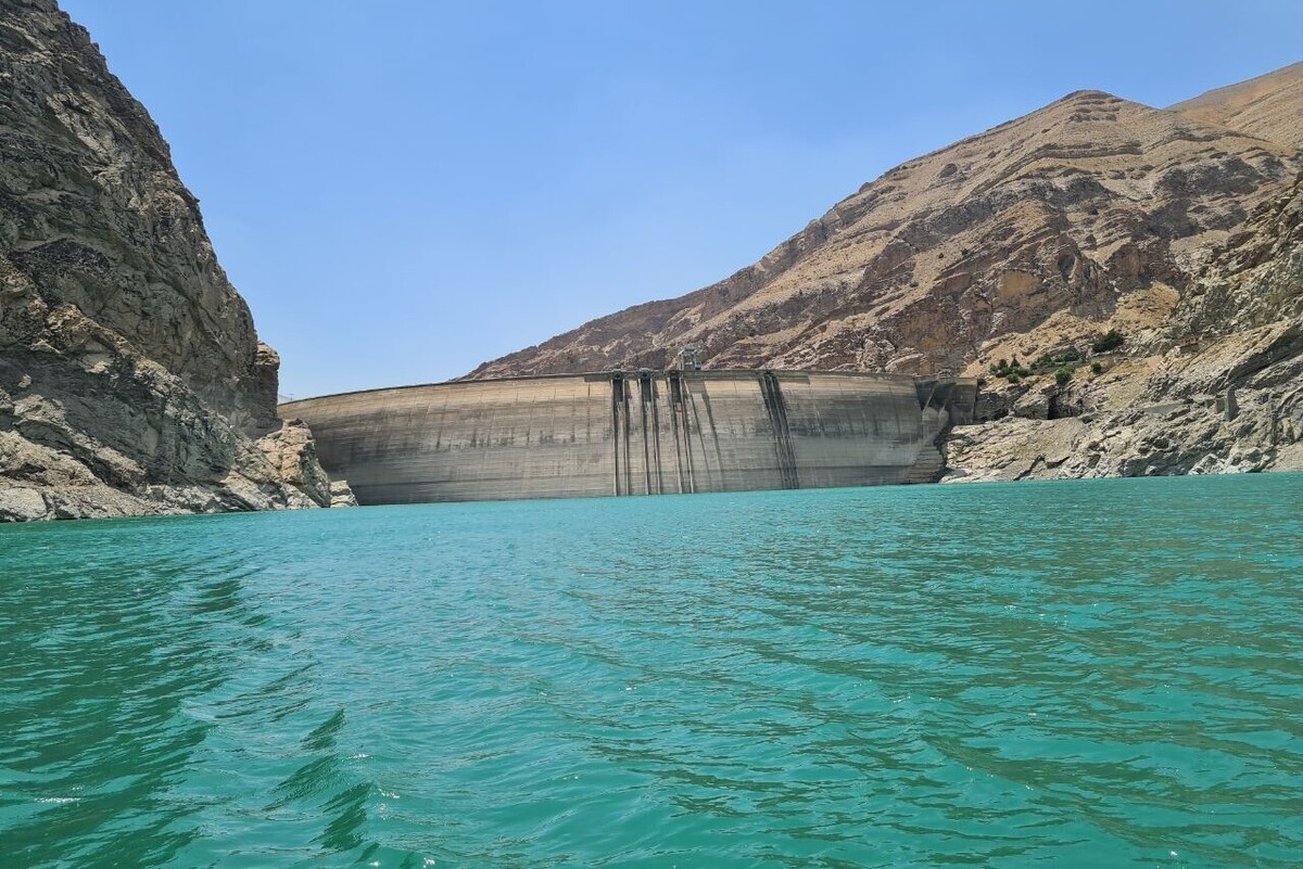 ویدئویی نگران کننده از سد کرج که با بی‌آب روبرو شده است را مشاهده می‌کنید.