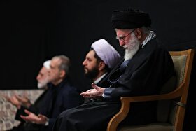 حضور رهبر معظم انقلاب در  اولین شب مراسم عزاداری ایام شهادت حضرت فاطمةالزهرا سلام‌الله‌علیها+ فیلم
