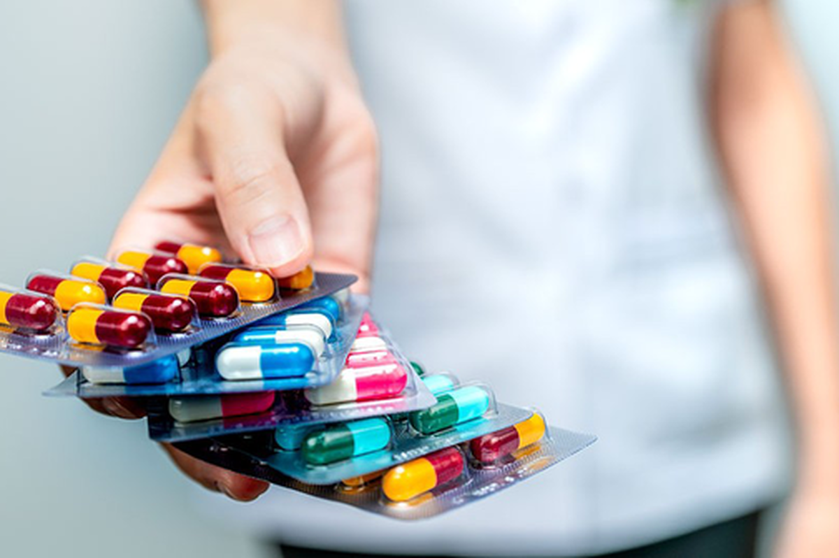 راهکار وزیر بهداشت برای مهار بحران آنتی‌بیوتیک