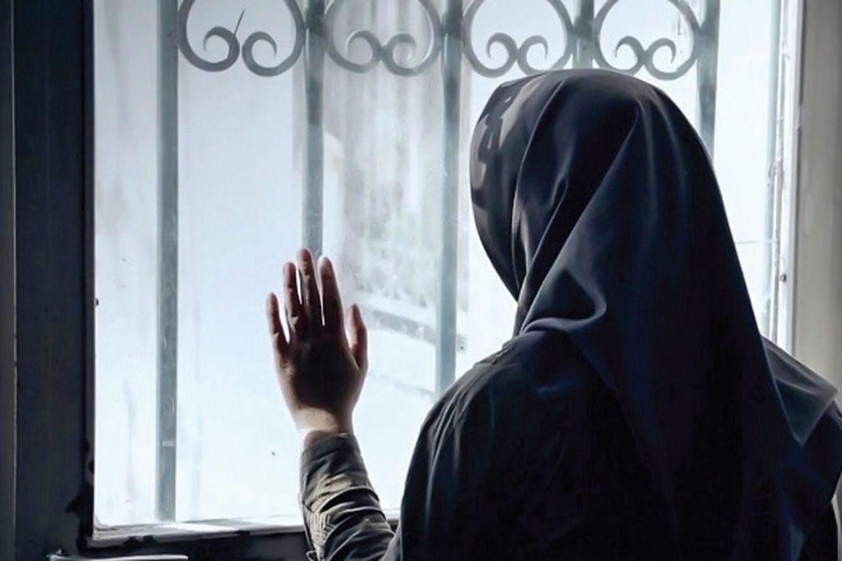 ماجرای دختری که به دنبال فرار از خانه مادر و پدربزرگش است | نجات «سارا» از خانه وحشت!