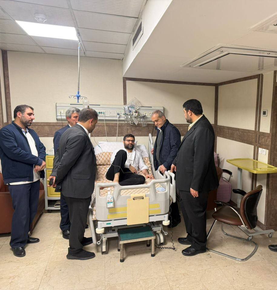 پزشکیان از سقاب اصفهانی عیادت کرد