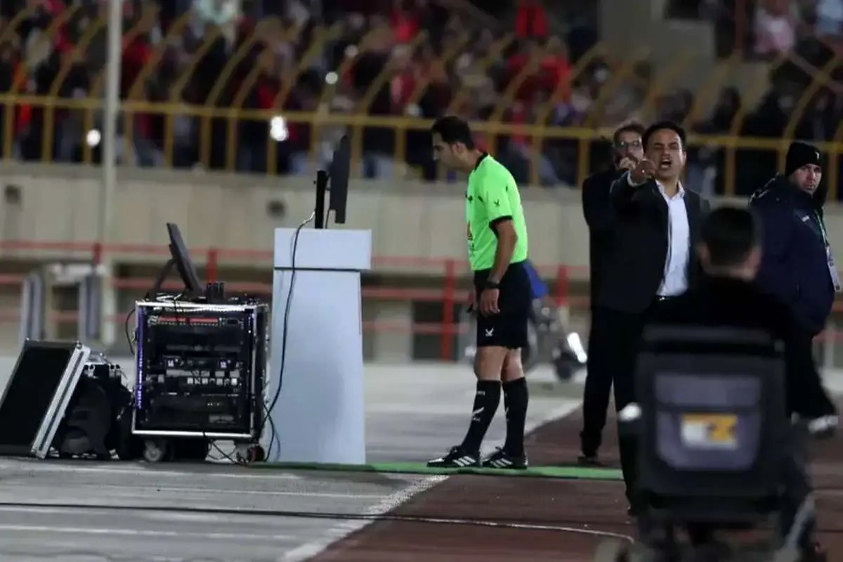 افشاگری فردوسی‌پور | ماجرای غیبت مشکوک فیلمبردار در صحنه جنجالی بازی شمس‌آذر و پرسپولیس! + فیلم