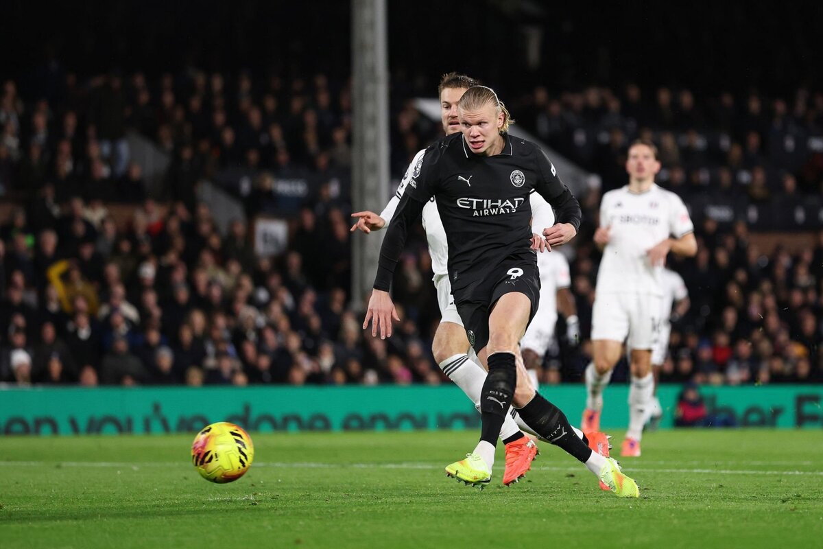 تیم‌های منچسترسیتی و فولام در چارچوب هفته چهاردهم لیگ برتر انگلیس، شب گذشته به مصاف یکدیگر رفتند که این دیدار در نهایت با نتیجه ۵ بر ۴ به پایان رسید.