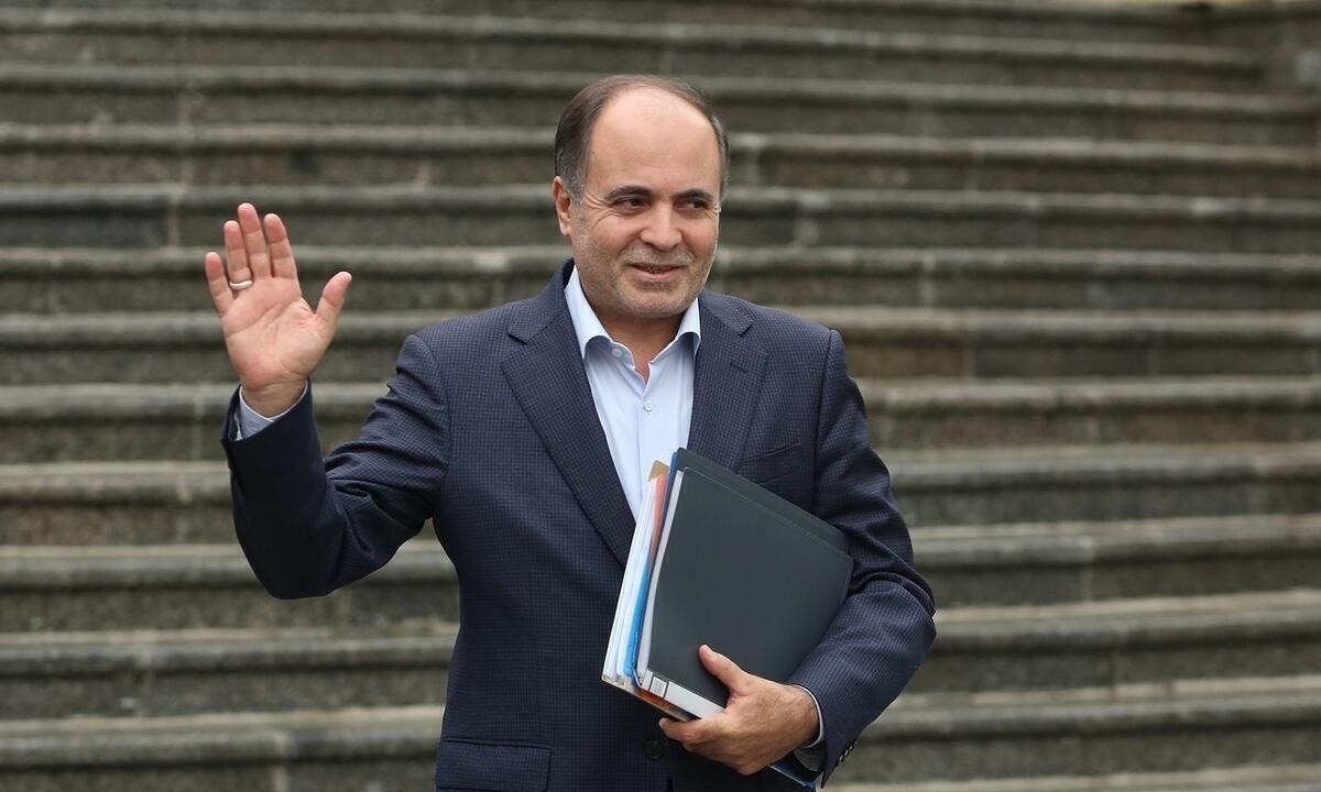 مقابله با گران‌فروشی از سوی ۳ وزارتخانه در حال انجام است | توضیح وزیر جهادکشاورزی درباره قیمت‌گذاری محصولات لبنی