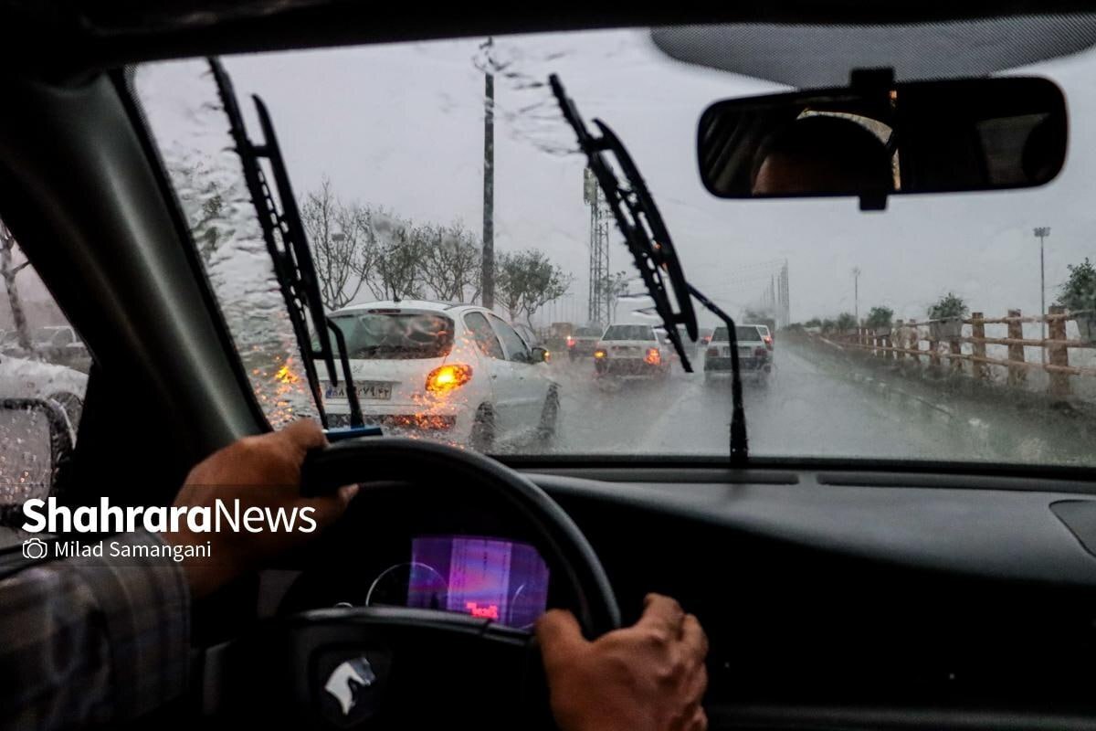 افزایش ۲۵ درصدی تصادفات مشهد در یک نیم‌روز بارانی نسبت‌به روزهای گذشته (چهارشنبه، ۱۲ آذر ۱۴۰۴) | کدام معابر پرخطرتر هستند؟