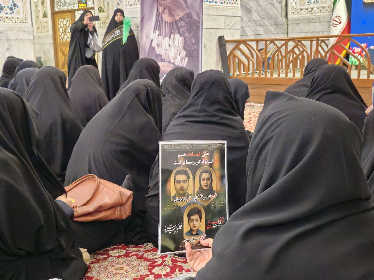 تکریم ۵۰۰ مادر و همسر شهید و تجلیل از خانواده شهدای اقتدار در حرم مطهر امام رضا(ع)