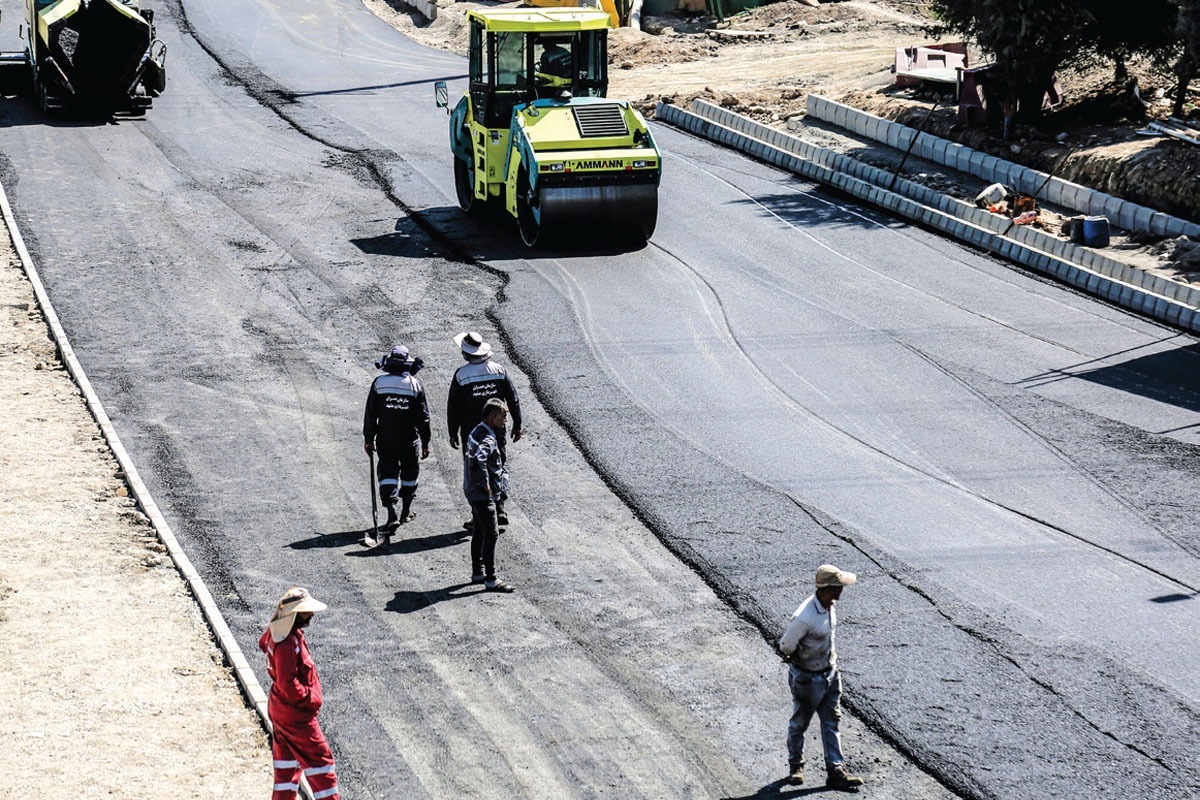 گلایه شهروندان منطقه۵ از آسفالت یک د رمیان معابر شهید آوینی مشهد | اجرای پروژه نونوارسازی «نیزه» در ۲ فاز