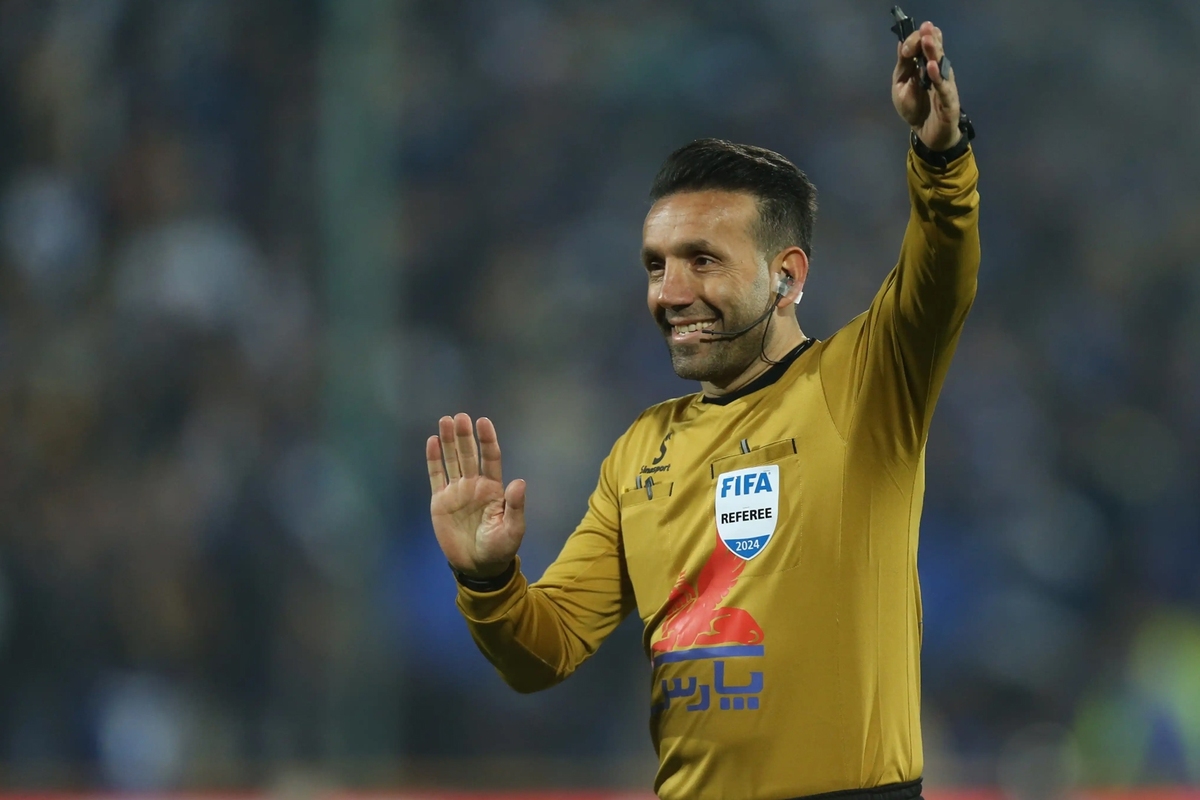 همه چیز درباره داوری دربی ۱۰۶ | آمار مساوی وحید کاظمی برای سرخابی‌ها